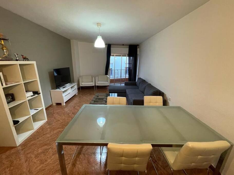 Lovely One Bedroom Flat- Excellent Location Granada Bagian luar foto