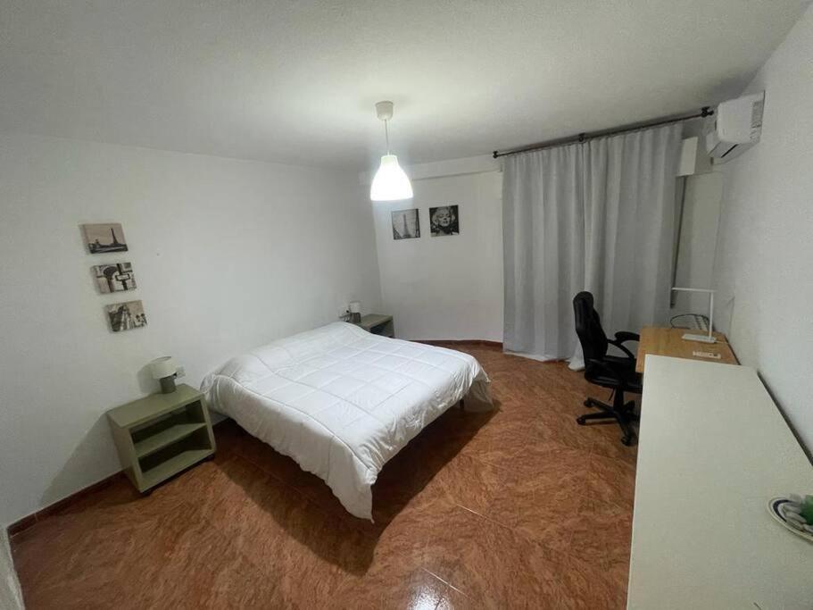 Lovely One Bedroom Flat- Excellent Location Granada Bagian luar foto