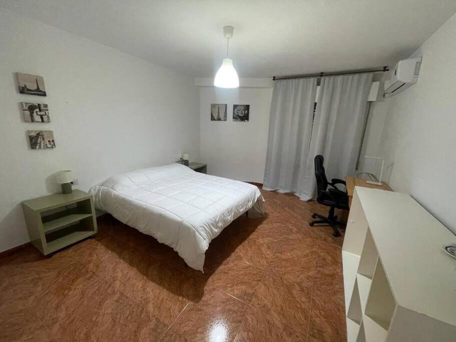 Lovely One Bedroom Flat- Excellent Location Granada Bagian luar foto
